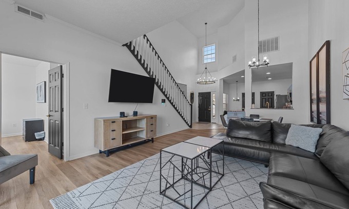 Red Hill House | "Expansive 3-bedroom Golf Villa for 12 at renowned Legends Golf Course."