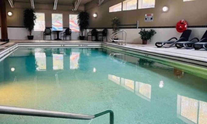 East Kootenay Condo | Expansive Fernie Penthouse | Heated Pool & Jacuzzi