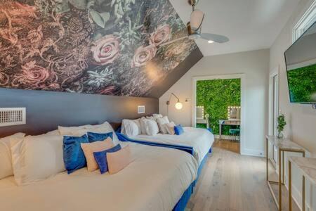 Germantown House | Expansive Retreat with Rooftop Deck