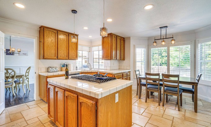 Tracy House | Expansive Tracy Home w/Patio & Fire Pit!