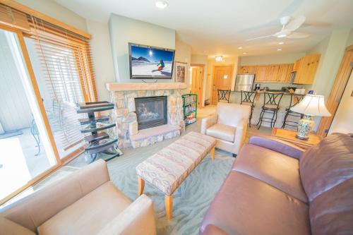 River Run House | Expedition Station 8597 by SummitCove Lodging
