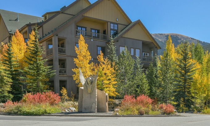 Mountain House House | Expedition Station 8607 by SummitCove Vacation Lodging