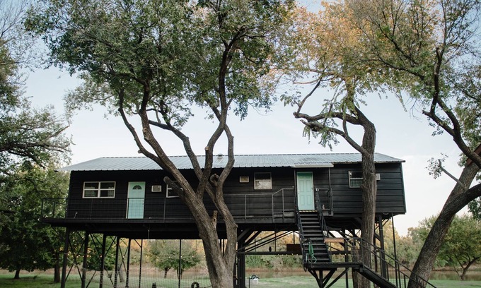 Dennis House | Experience Brazos River Treehouse