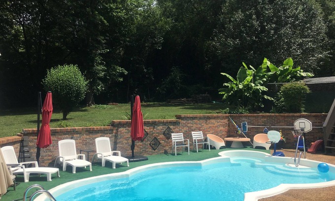 Charleston House | Experience Charleston charm near Hiwassee River