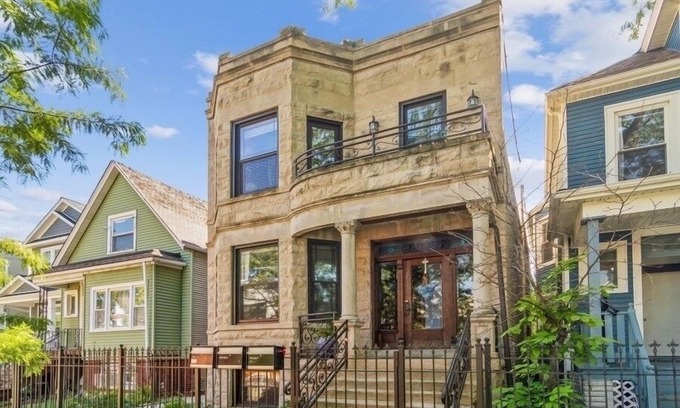 Logan Square Apartment | Experience Chicago in Hip Logan Square