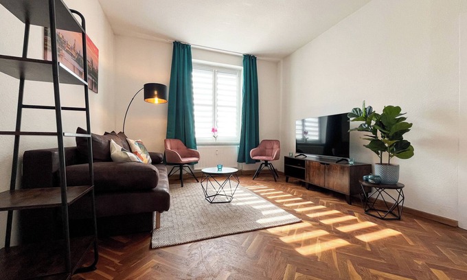 Seidnitz Apartment | "Experience Comfort and Convenience at Wohnperle Oskar06 in Dresden!"