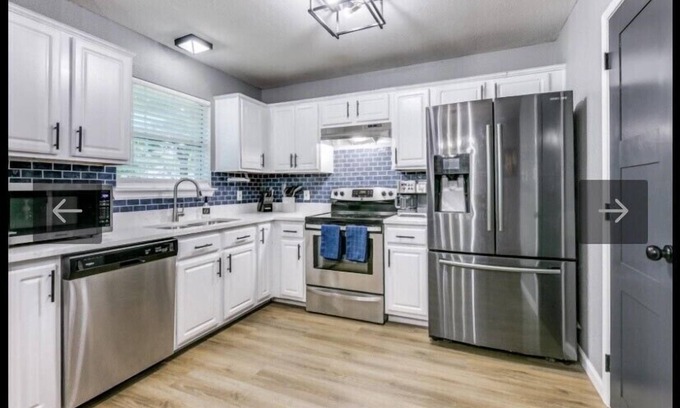 Dallas House | Experience comfort near Dallas Market Center