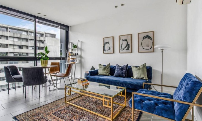Southbank Apartment | Experience Elegance at a Resort-style Urban Oasis