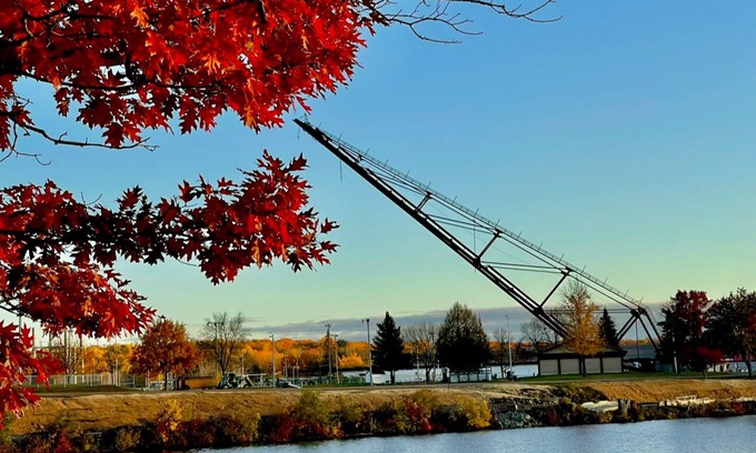 Cornell Cabin | Experience fall along the beautiful Chippewa River