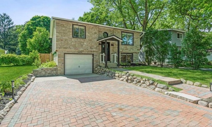Lake Geneva Villa | Experience Lake Geneva in a gorgeous modern home