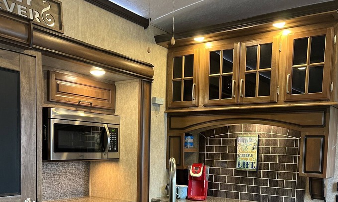 Tazewell RV Rental | Experience Lakeside Bliss: Unwind in a Charming Camper at Norris Landing Marina!