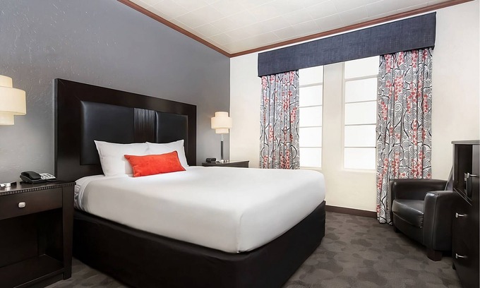 Downtown Las Vegas Hotel | Experience Las Vegas Like No Other! Awesome Unit Near at The Strip! Free Parking