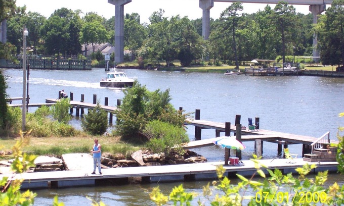 Core Creek Boat Rental | Experience living on a Houseboat and a fisherman's delight!
