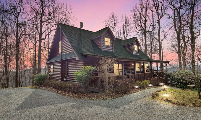 Lynn Cabin | Experience Luxury at The Sanctuary in Hendersonville