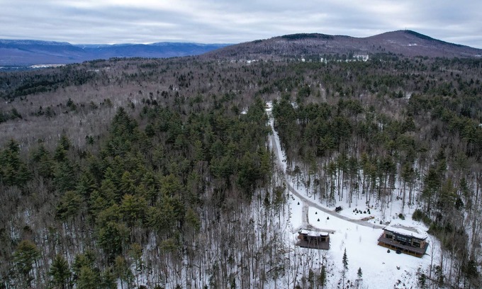 Bethlehem House | Experience luxury and comfort at the Retreat at Arrowhead in Bethlehem, NH