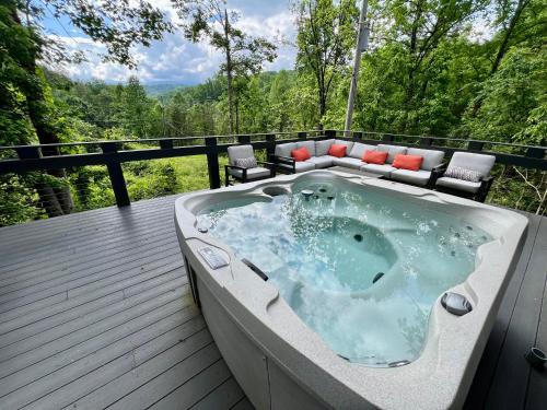 Gatlinburg House | Experience luxury at Smoky Mountain Hideaway, just 5 miles from downtown Gatlinburg