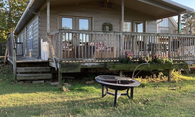 Lowell Cabin | Experience nature near White River - stay in our cozy 3-bedroom cabin
