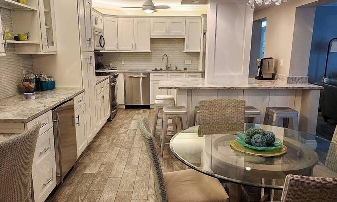 Fort Myers Beach Condo | Experience pure paradise at Island Winds, condo 702! This gorgeous, and.