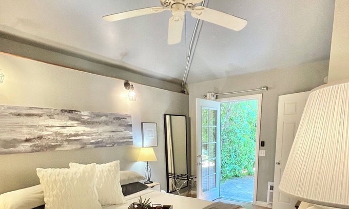 Lake Balboa House | Experience the California life at The Cottage of Lake Balboa!