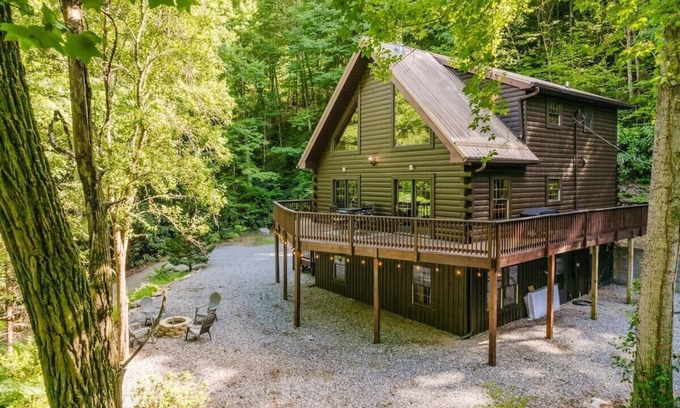 Whittier House | Experience the charm of Wally's Kabin