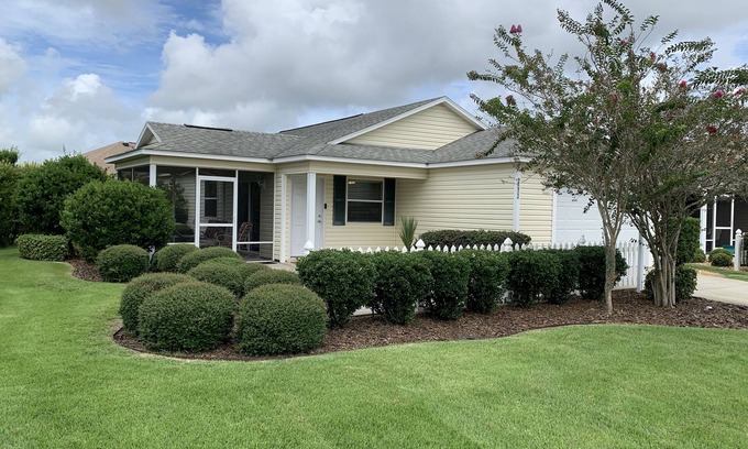St. James House | Experience the fun and excitement of The Villages in this beautiful Patio Villa.