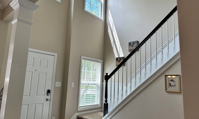 Lexington House | Experience the Grand Getaway: Centrally Located Luxury