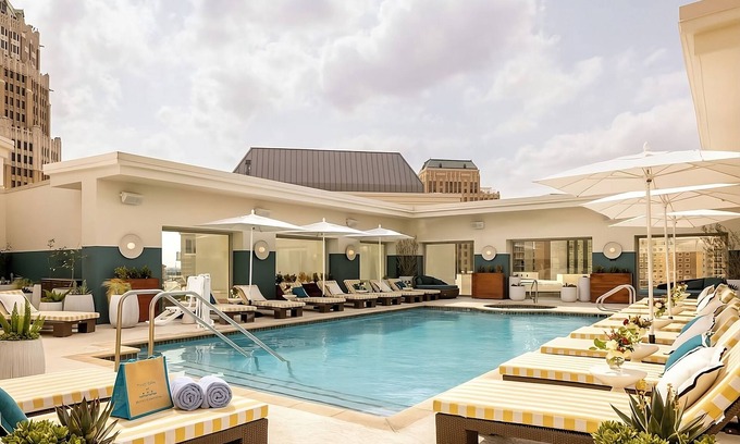 Downtown San Antonio Hotel | Experience the Perfect Blend of Comfort & Convenience! City View, Outdoor Pool