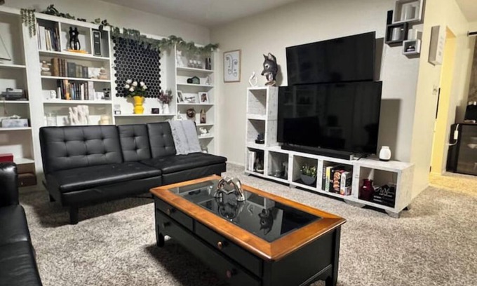 Sarasota Springs House | Experience The Perfect Blend of Comfort & Convenience In This Charming Cozy Home