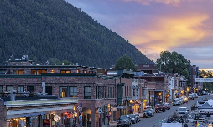 Telluride Condo | Experience "The RoofTop", a Super Cool Penthouse, inspiring views, huge deck!