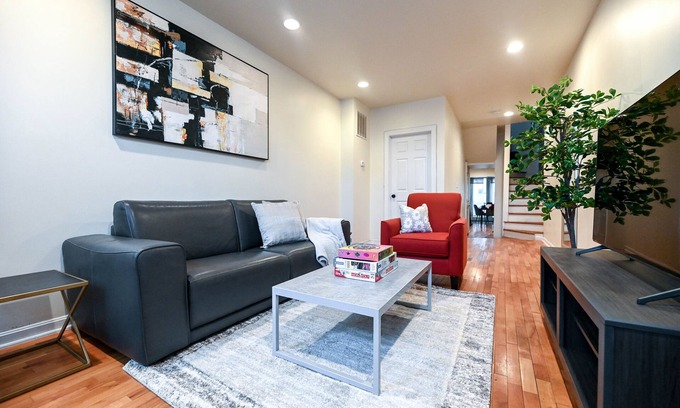 Downtown Baltimore House | Experience waterfront living near the National Aquarium