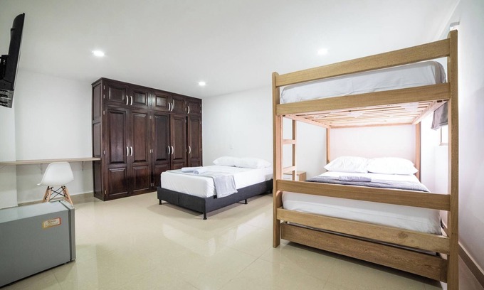 Estadio Apartment | Experiencia Única: Habitación Privada en Medellín con Baño Privado
