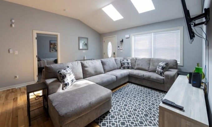Hidden Valley House | Explore CLT In Eclectic Retreat