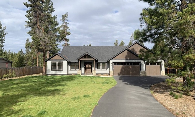Three Rivers House | Explore Natures Beauty and Stay at Home in the Heart of Oregon's Wonderland