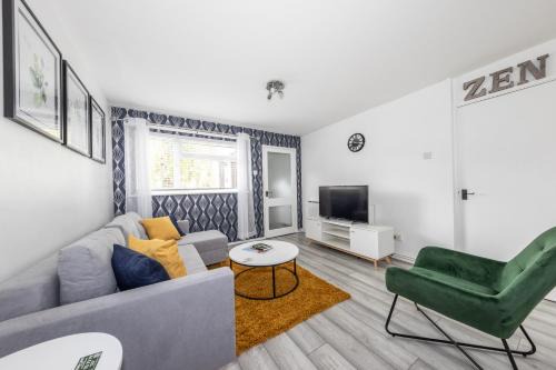 Luton Apartment | Exquisite 1 bedroom home with free parking