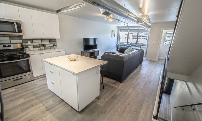 South Side Flats House | Exquisite 4Bed/3.5Bath Home W/Garage +Rooftop Deck