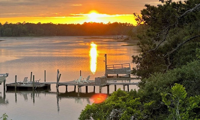 Hampstead House | Exquisite 4BR, Boater's Dream, Private Dock!