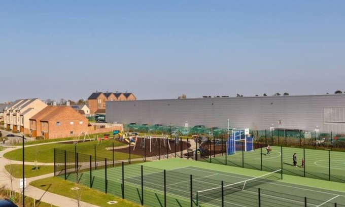 Trumpington Apartment | Exquisite Addenbrookes Trumpington Apartment with Terrace, Parking & Sleeps 6