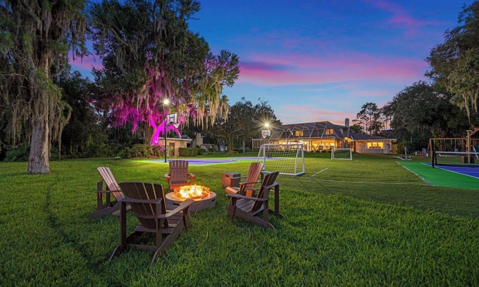 Lake Magdalene House | Exquisite Bayview Villa with POOL&GAMES- 18 Guests