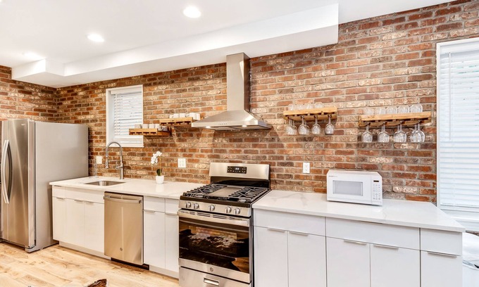 North Philadelphia West House | Exquisite Downtown 5B/3.5B w/Patio!