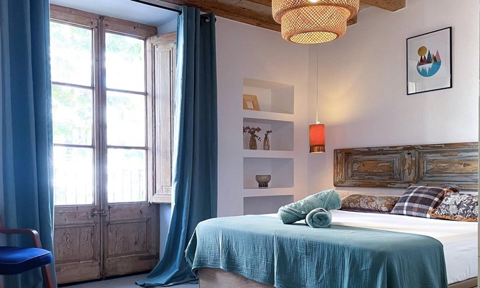 Vilanova I la Geltru Apartment | Exquisite 2-bedroom Apartment on Rambla by Hostem