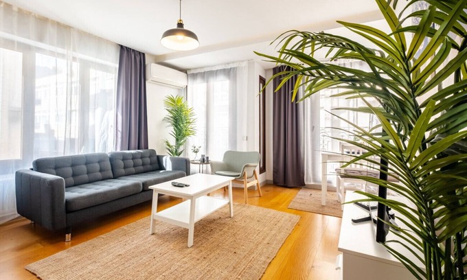 Osmanbey Apartment | Exquisite Flat with Central Location in Nisantasi