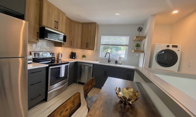 Southeast Edmonton Apartment | Exquisite Guest House