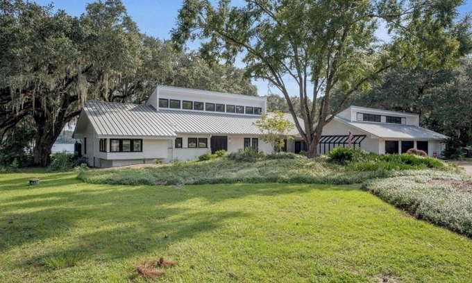 Lake Bradford -Cascade Lake House | Exquisite Huge Lakehouse 3 miles from FSU and downtown. Sleeps 16+