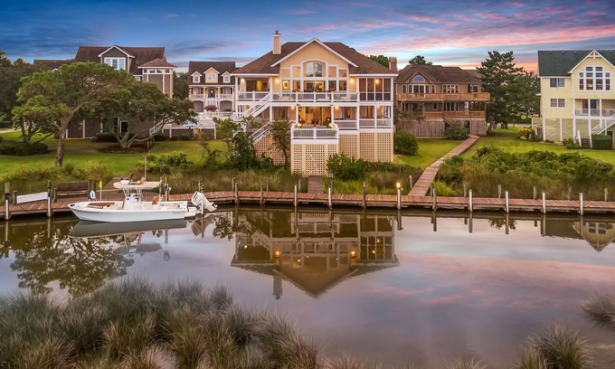 Manteo House | Exquisite Living in Pirate's Cove