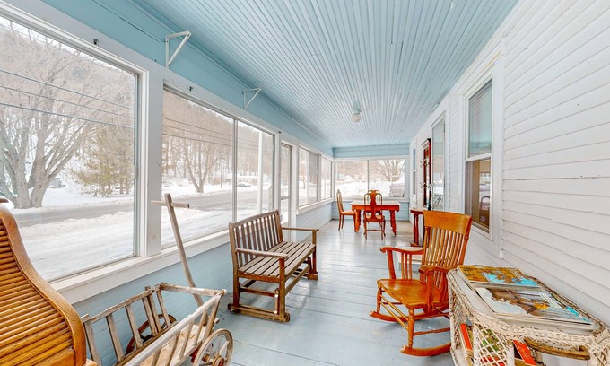 Hancock House | Exquisite lodge with game room, sauna, firepit, & washer/dryer