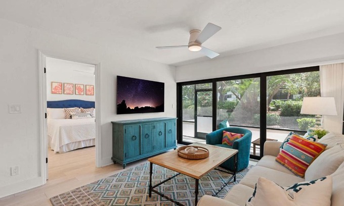 Park Shore House | Exquisite Luxury First Floor Condo - Easy Walk to Amenities