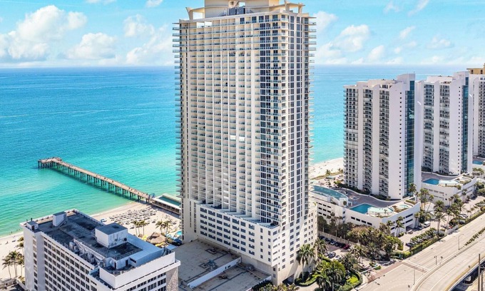 Sunny Isles Beach Condo | Exquisite Oceanfront 2-bedroom condo with wraparound balconay in Sunny Isles