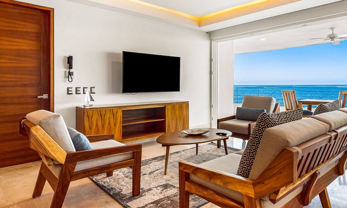 Mismaloya Condo | Exquisite oceanfront condo with amazing pool, balcony & W/D