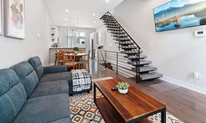 South Philadelphia House | Exquisite Philly Home - Roofdeck! Huge Spa Shower!