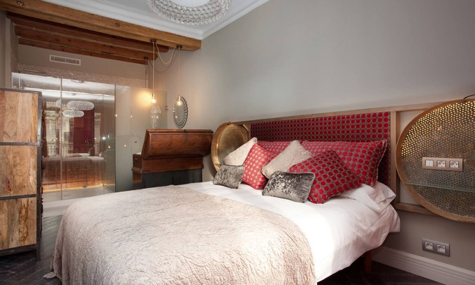 La Ribera Apartment | Exquisite Renovated Flat With Lots Of History At The Core Of Barcelona 3 BR 3BTH